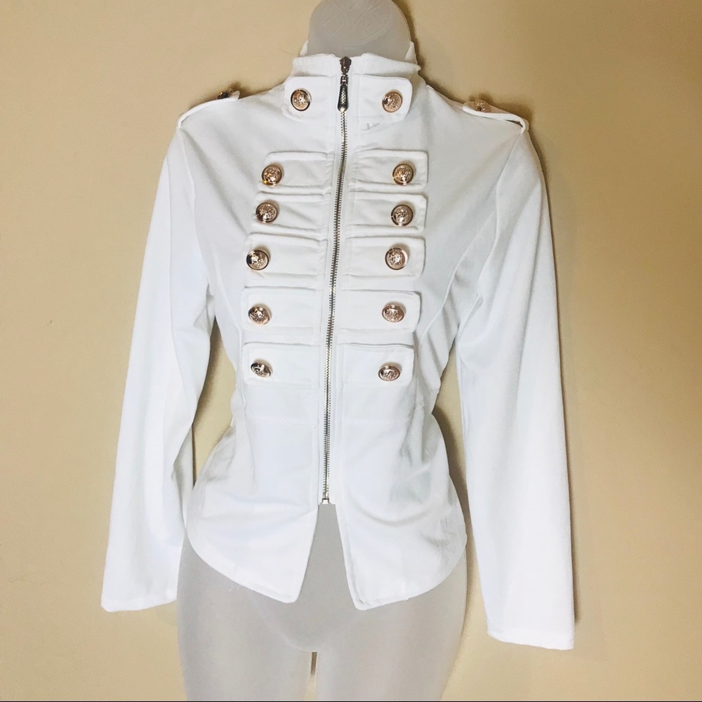Women’s White Buttoned Jacket
